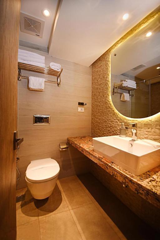 Hotel Tulip Near Delhi Airport Nowe Delhi Zewnętrze zdjęcie